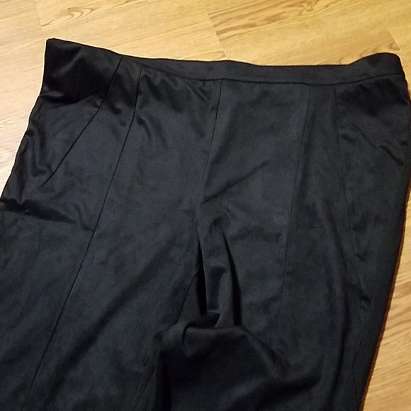 Women's Leggings - Picture 2 of 2